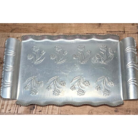 Vintage Embossed Aluminum Serving Tray With Rose Design & Scalloped Edges - Picture 1 of 4
